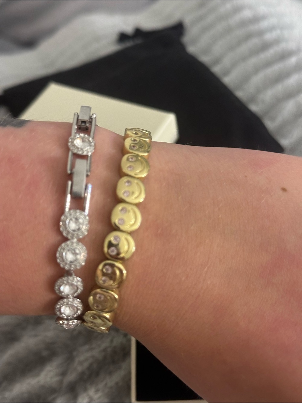 Lisa Gozlan Gold Faceted Stretch Bracelet - Picture 5 of 10
